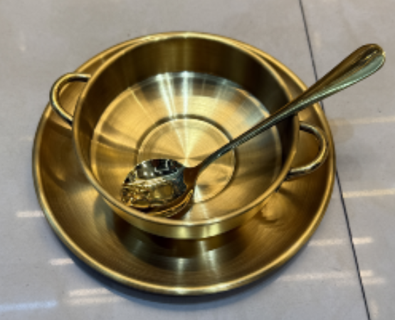 [PREZLSETPLATOTAZAYCUCHARADORADO] SET PLATO, TAZA Y CUCHARA DORADO