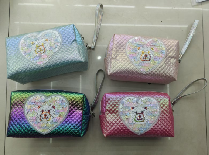 BILLETERA MODELO CORAZON CON BRILLO X12U ZLE-BBD-64
