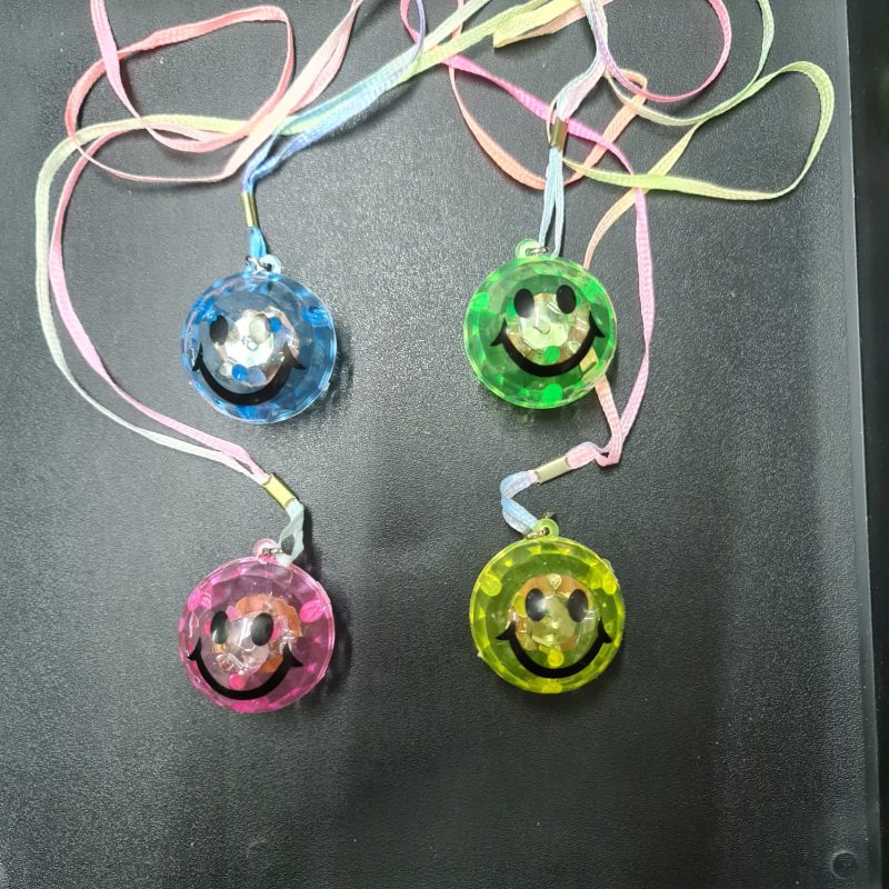 COLGANTE CON LUZ CARITA TRANSPARENTE X48U